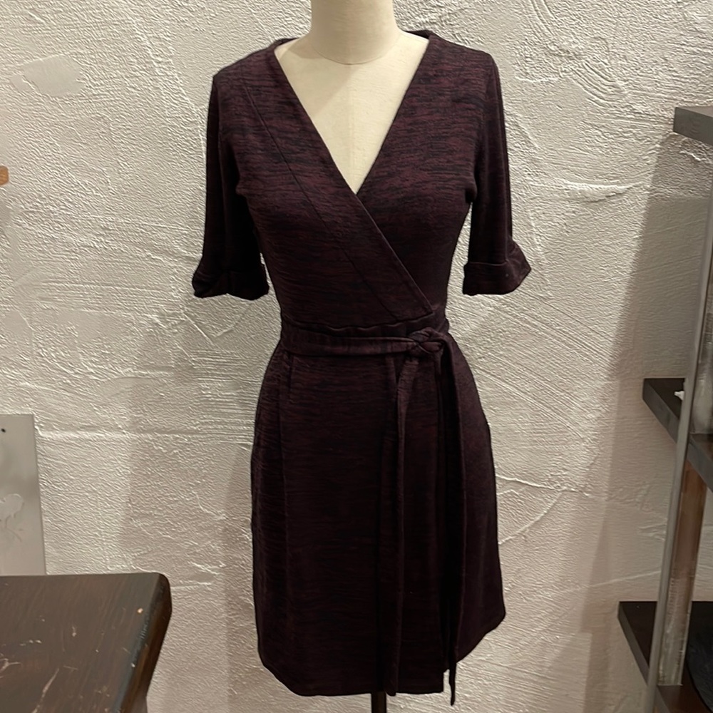 Black and wine colored dress with belt